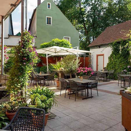Wirtshaus & Hotel Goldener Greif Edelsfeld Exteriör bild